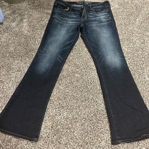 Never worn. American Eagle super stretch kick boot jeans. Side 14